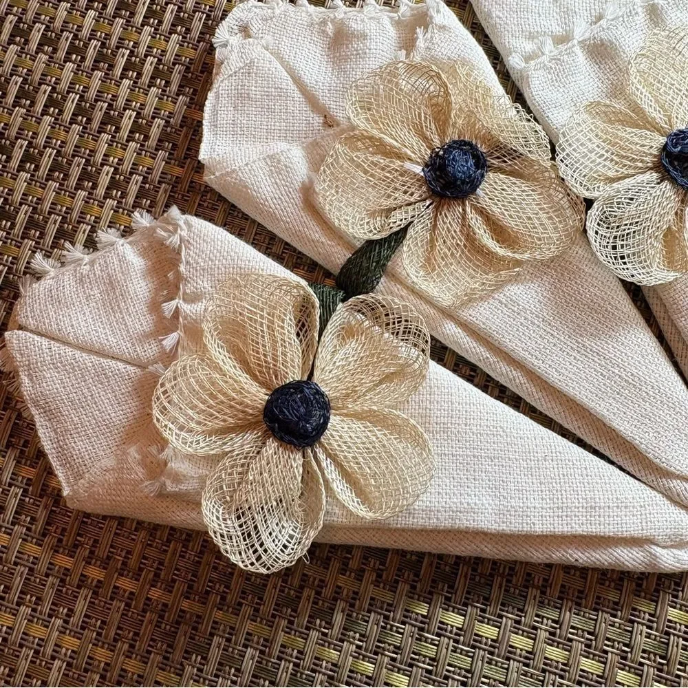 Set of 6 Cocktail Napkins with Removable Floral Napkin Rings + 1 Spare. Unused